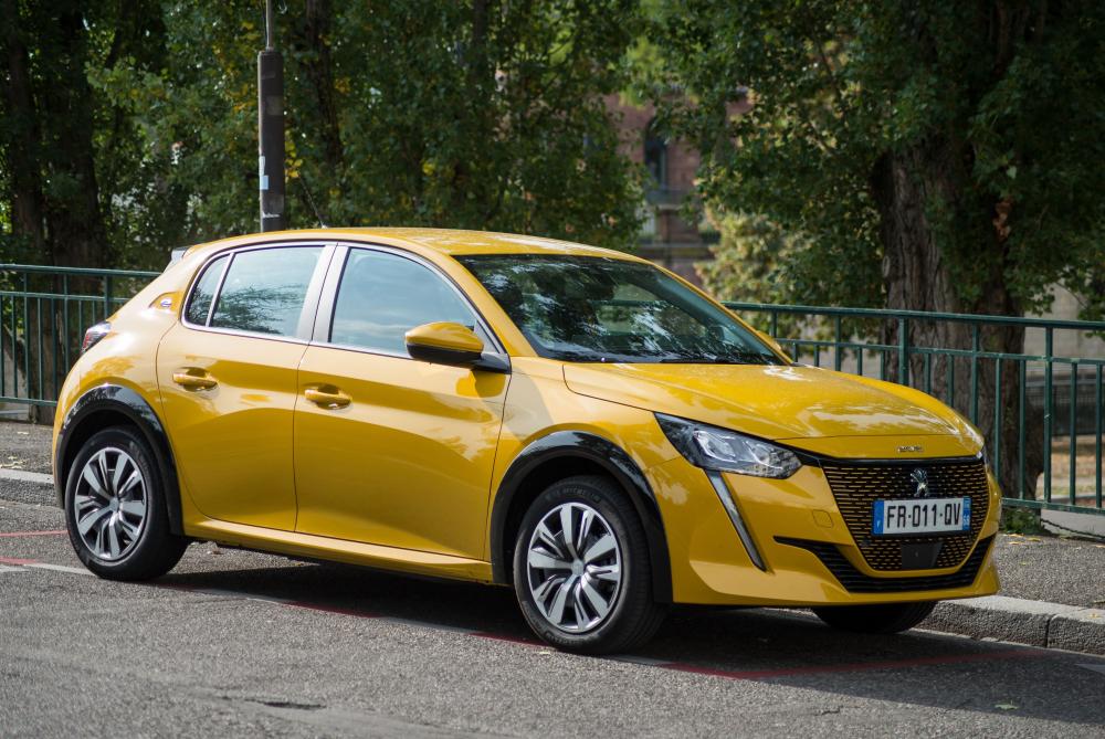 peugeot 208 jaune